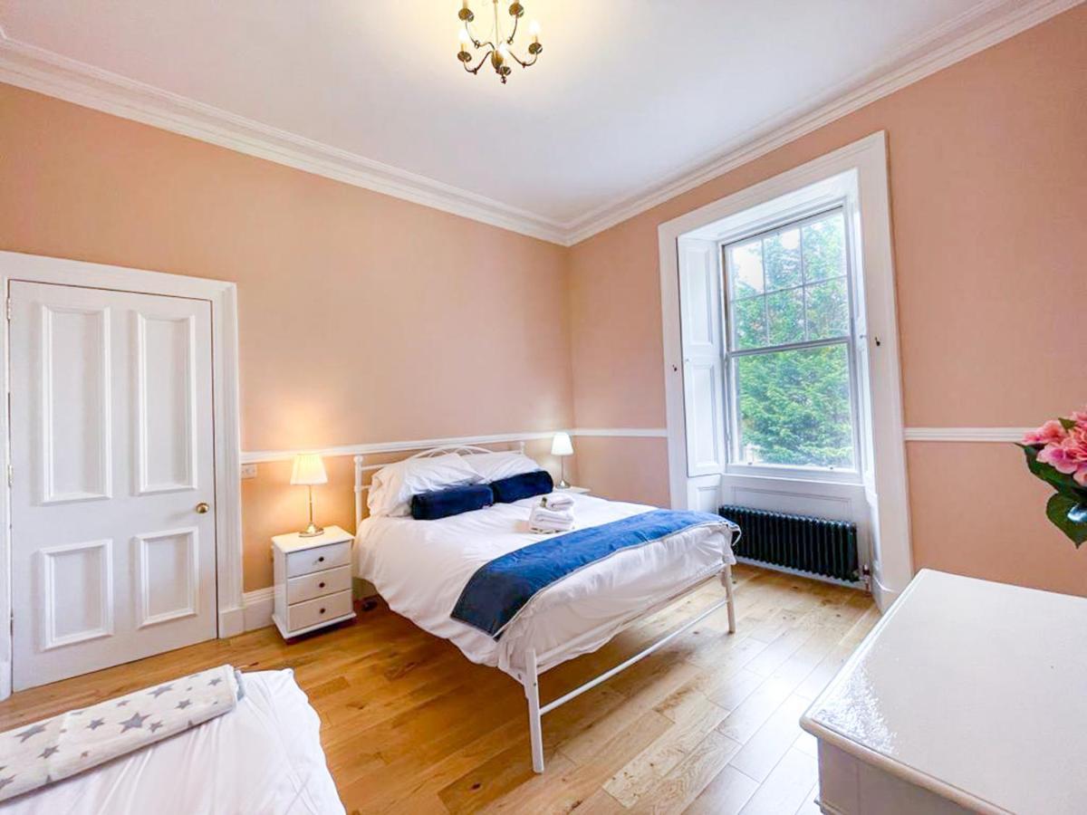 Remarkable 5Br Townhouse With Garden, Sleeps 12 Эдинбург Экстерьер фото