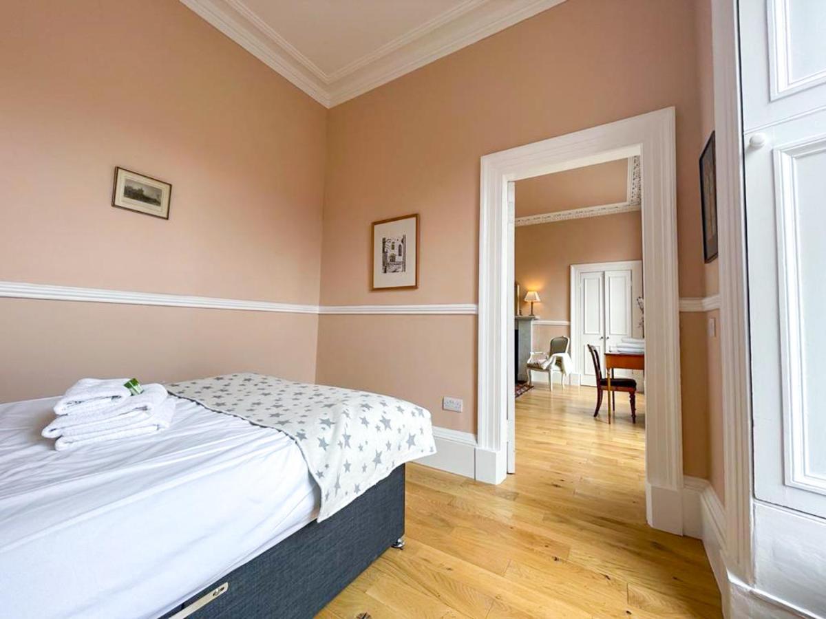 Remarkable 5Br Townhouse With Garden, Sleeps 12 Эдинбург Экстерьер фото