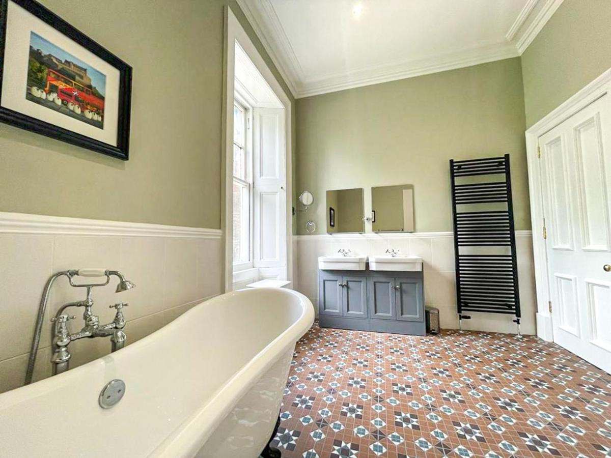 Remarkable 5Br Townhouse With Garden, Sleeps 12 Эдинбург Экстерьер фото